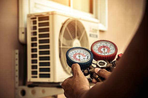 Professional Hvac technician working in Shawnee, OH